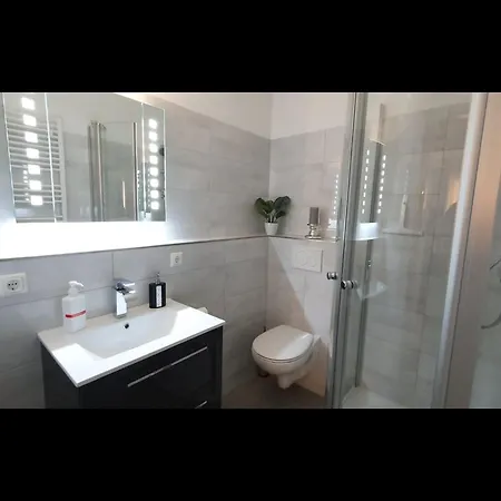 Neu! Panoramablick Pool Und Sauna דירה